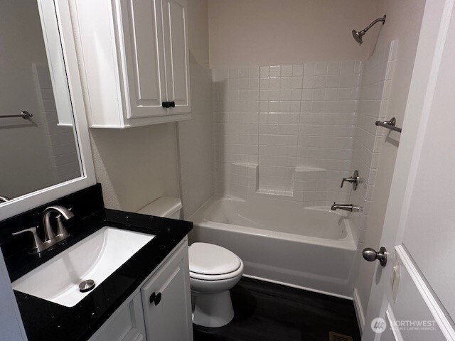 2101 South 324th Street, Unit 174 Federal Way, WA 98003 - Photo 6 of 9 a bathroom with a toilet a sink and bathtub