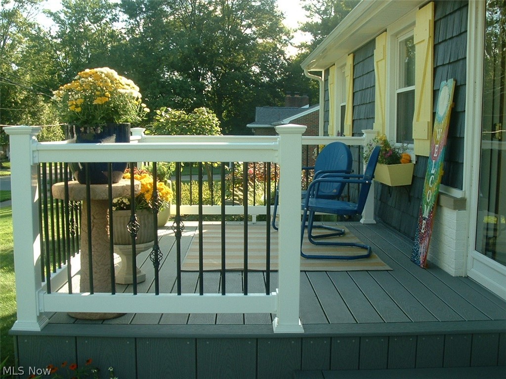 322 West Ohio Avenue Rittman, OH 44270 - Photo 4 of 34 9 x 12 front trex deck
