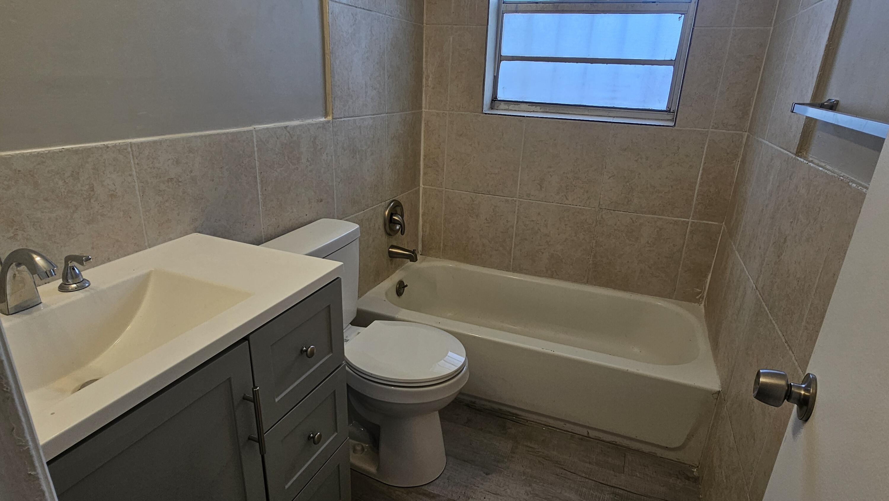 1501 West 17th Street Riviera Beach, FL 33404 - Photo 12 of 17 Bath 1