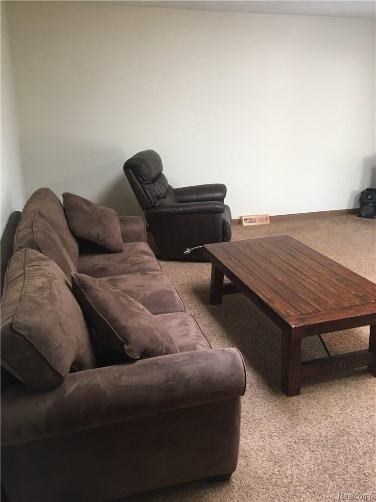 1704 East Linwood Road Linwood, MI 48634 - Photo 21 of 41 Living room