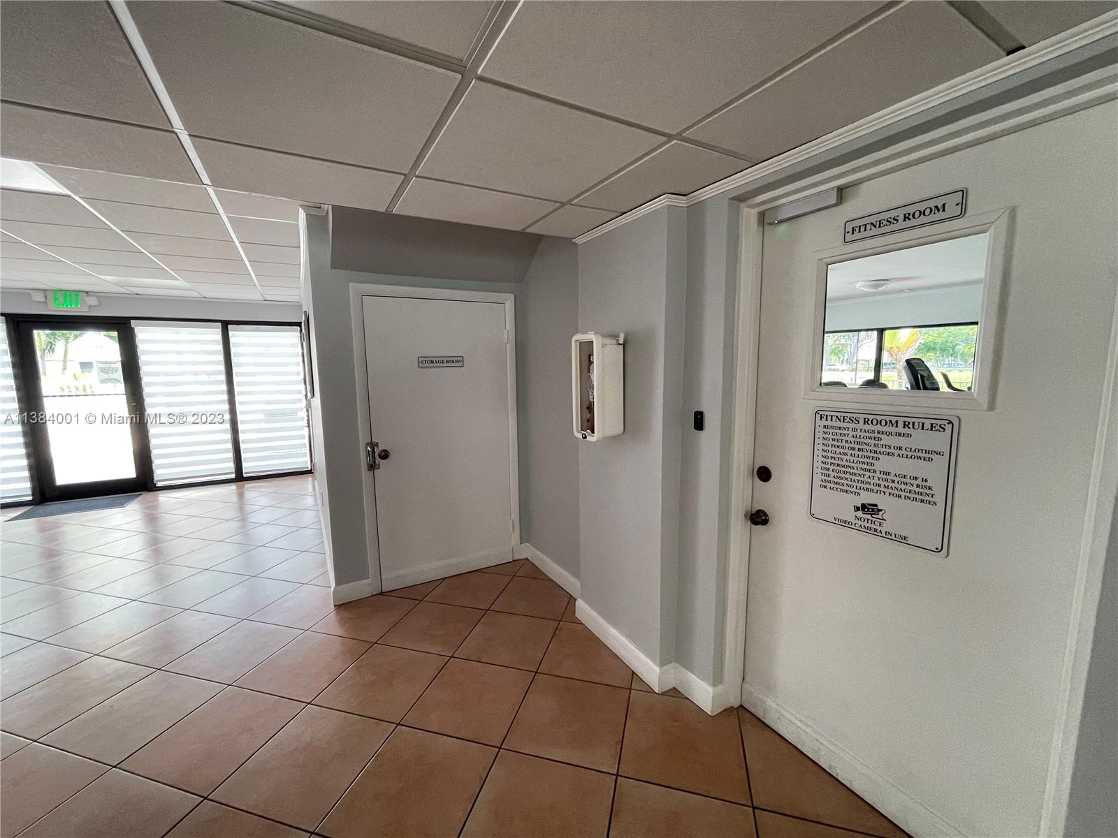 7765 Southwest 86th Street, Unit F2412 Miami, FL 33143 - Photo 51 of 53 a view of a livingroom with an empty space