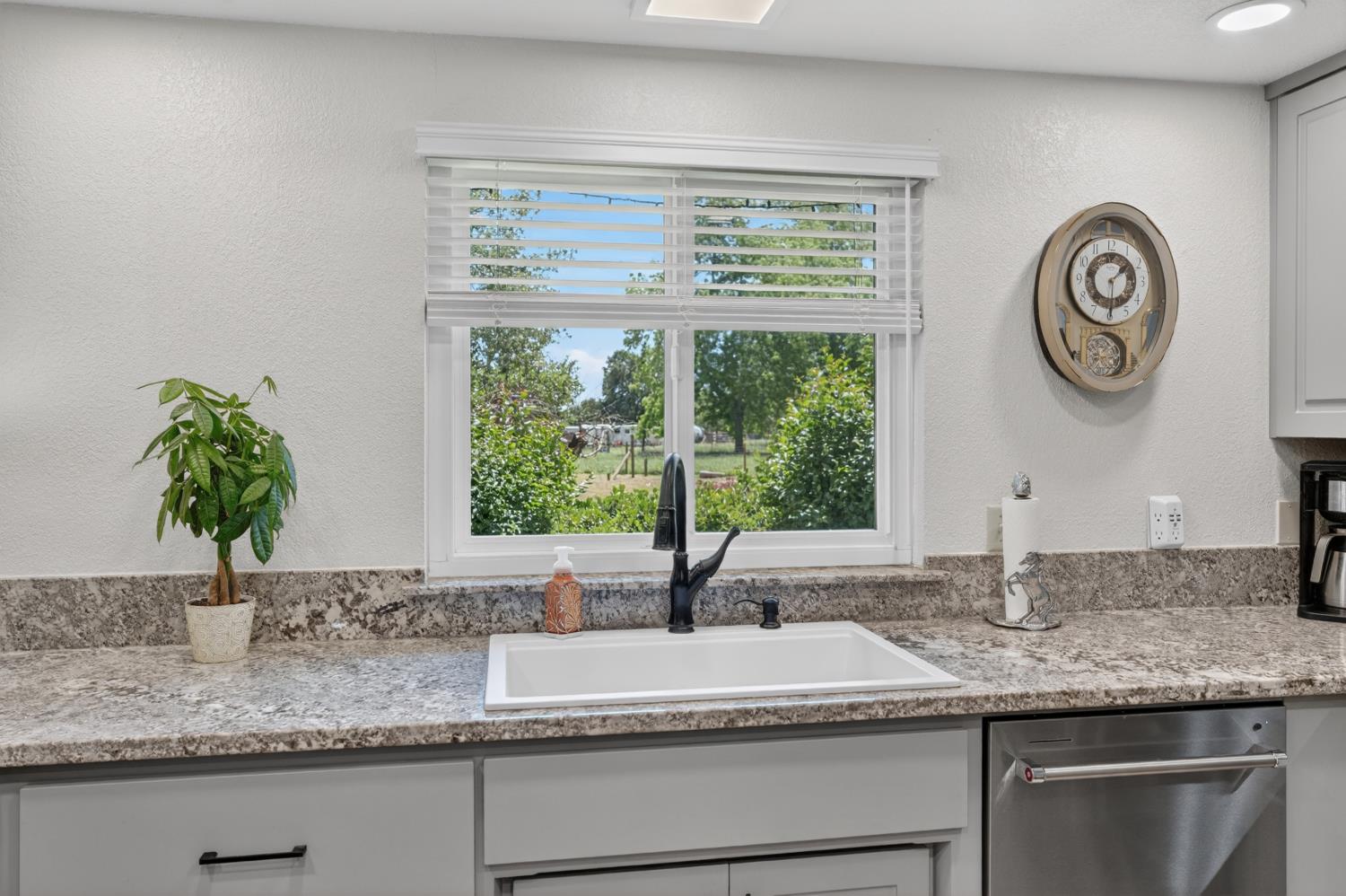 13088 Cherry Road Wilton, CA 95693 - Photo 8 of 58