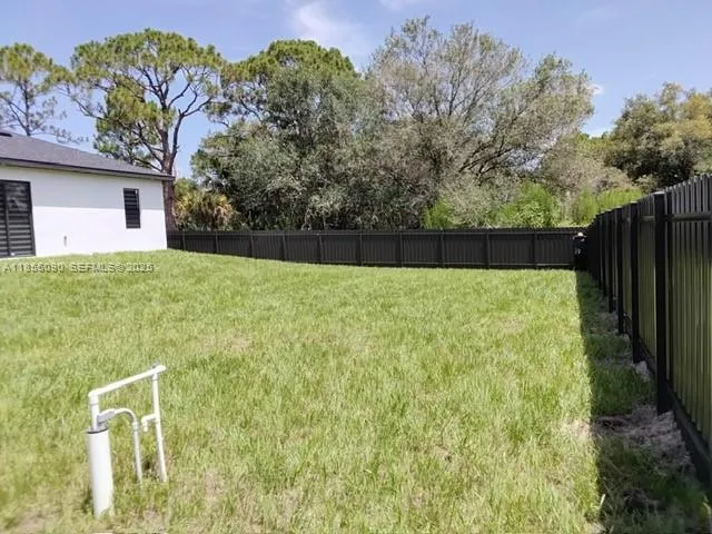 $1,950 | 425 Majors Avenue South, Lehigh Acres, FL 33974