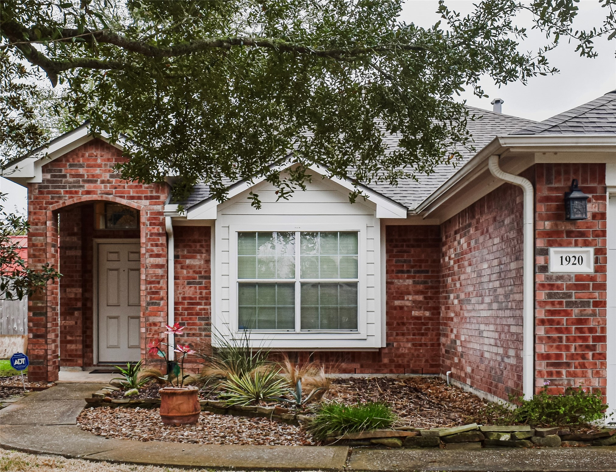 1920 Cedar Lane Dayton, TX 77535 - Photo 2 of 20