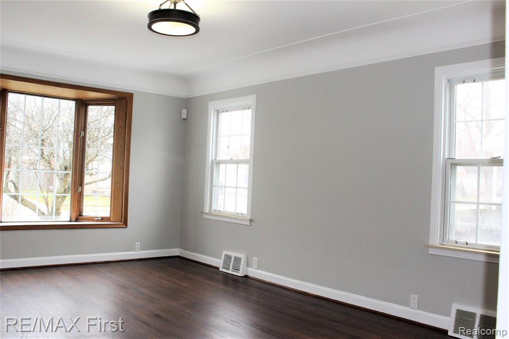 23050 Rausch Avenue Eastpointe, MI 48021 - Photo 2 of 17