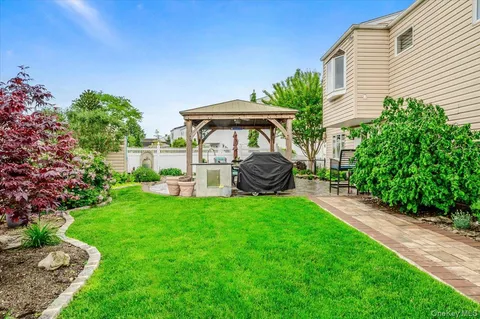 $899,000 | 3683 Illona Lane, Oceanside, NY 11572