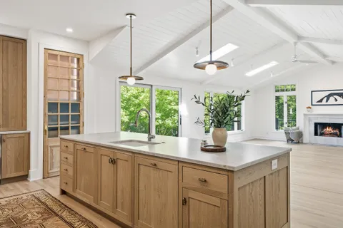 $1,795,000 | 853 Sauganash Drive, Fontana, WI 53125