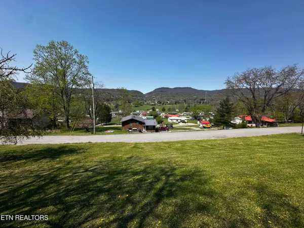 $300,000 | 169 Oxford Circle, Harrogate, TN 37752