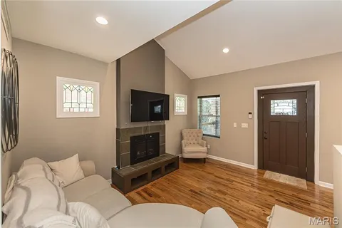 $195,000 | 8928 Tudor Avenue, Overland, MO 63114