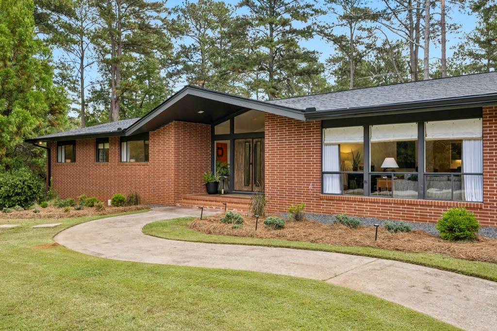 334 Luther Bailey Road Senoia, GA 30276 - Photo 14 of 67 a front view of a house with garden