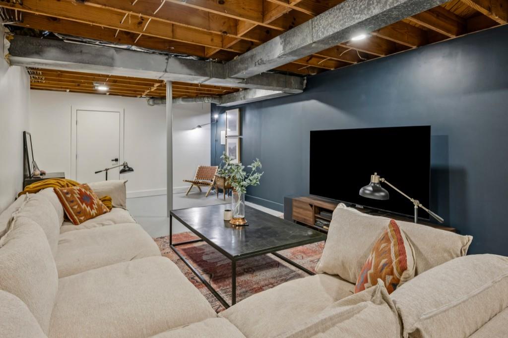 334 Luther Bailey Road Senoia, GA 30276 - Photo 48 of 67 a living room with furniture