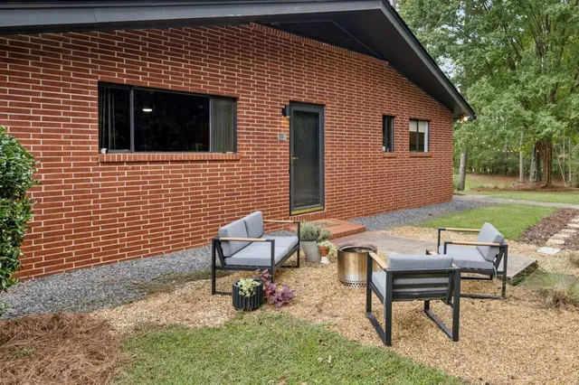 $999,900 | 334 Luther Bailey Road, Senoia, GA 30276