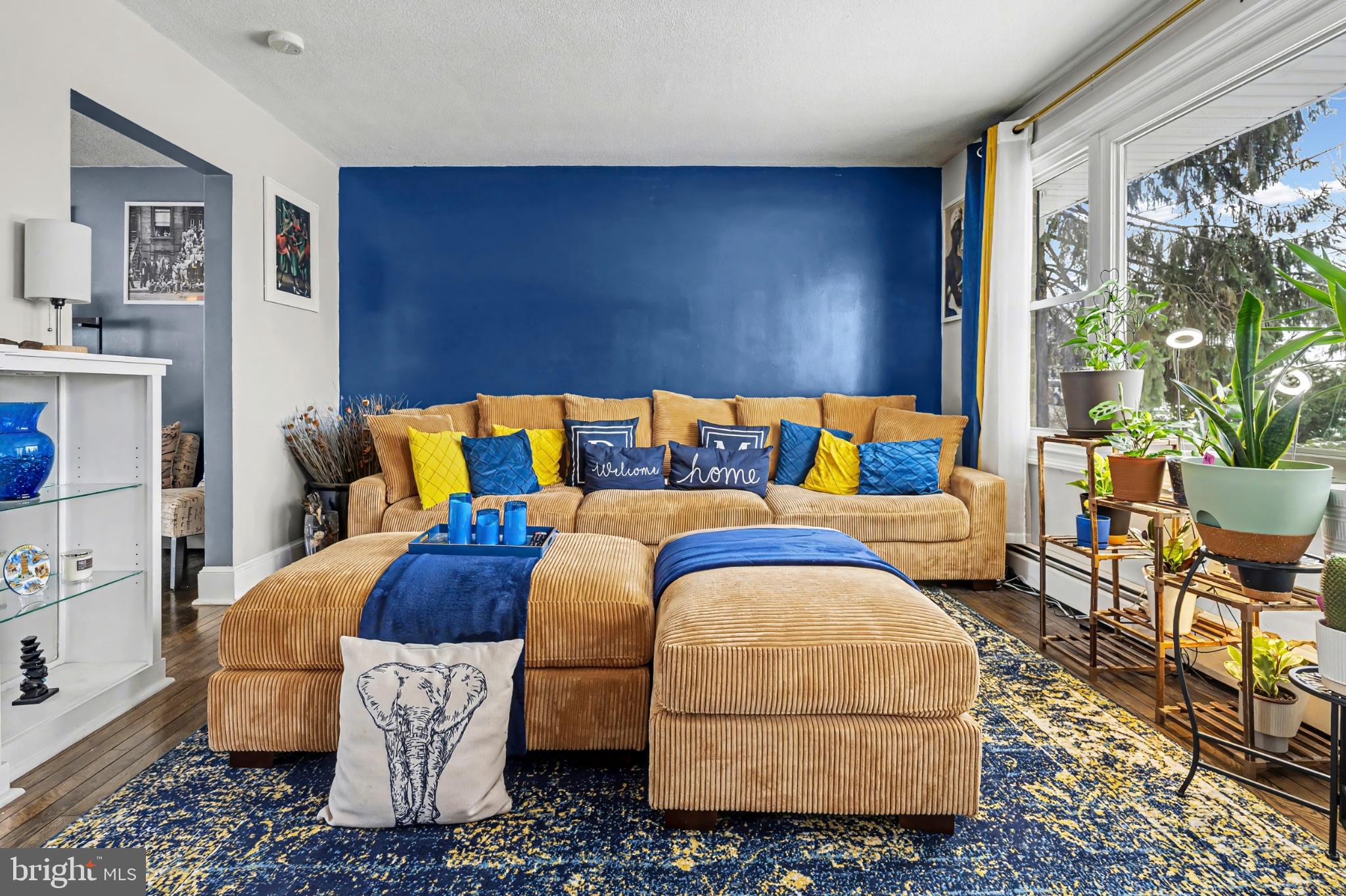 506 Norman Road York, PA 17406 - Photo 5 of 35 Cozy living space with vibrant accents.