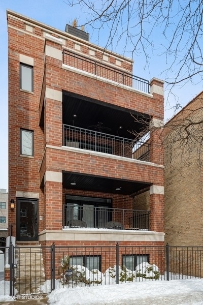 1248 West Grace Street, Unit 1 Chicago, IL 60613 - Photo 1 of 35 a front view of a building