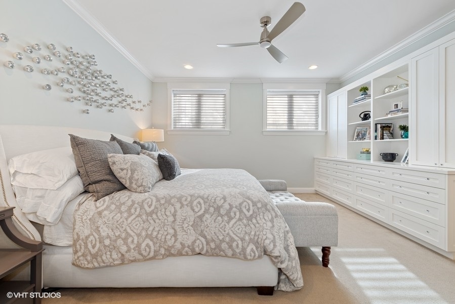 1248 West Grace Street, Unit 1 Chicago, IL 60613 - Photo 20 of 35 a bedroom with a large bed and a window