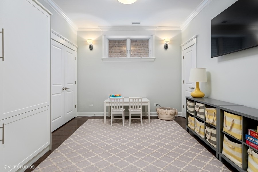 1248 West Grace Street, Unit 1 Chicago, IL 60613 - Photo 26 of 35 a dining room with furniture and a flat screen tv