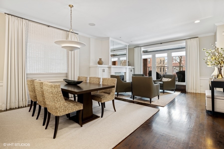 1248 West Grace Street, Unit 1 Chicago, IL 60613 - Photo 7 of 35 a view of a livingroom with furniture and a table