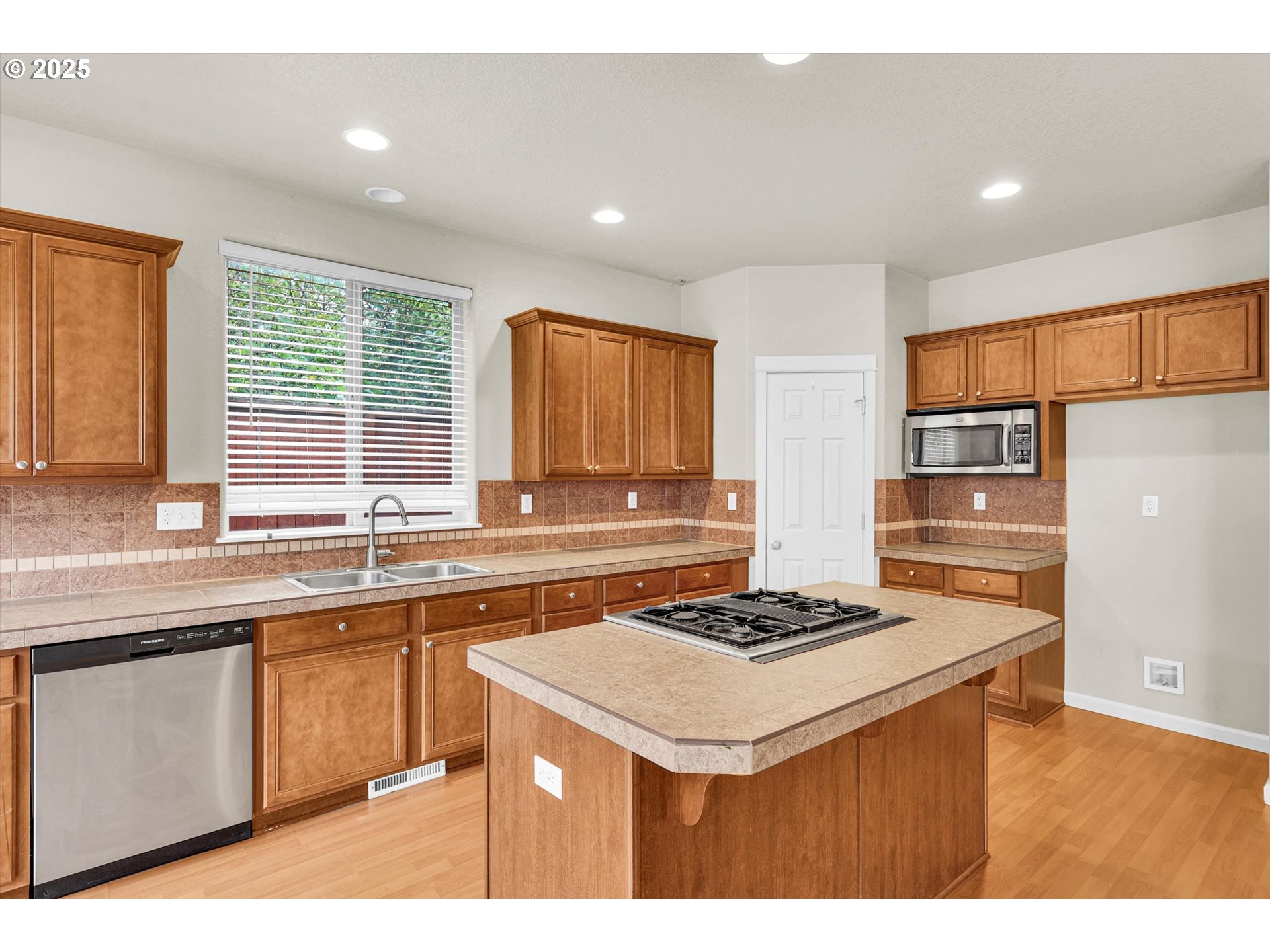 1892 Southwest Willowview Terrace Beaverton, OR 97003 - Photo 17 of 48 a kitchen with a sink stove and refrigerator