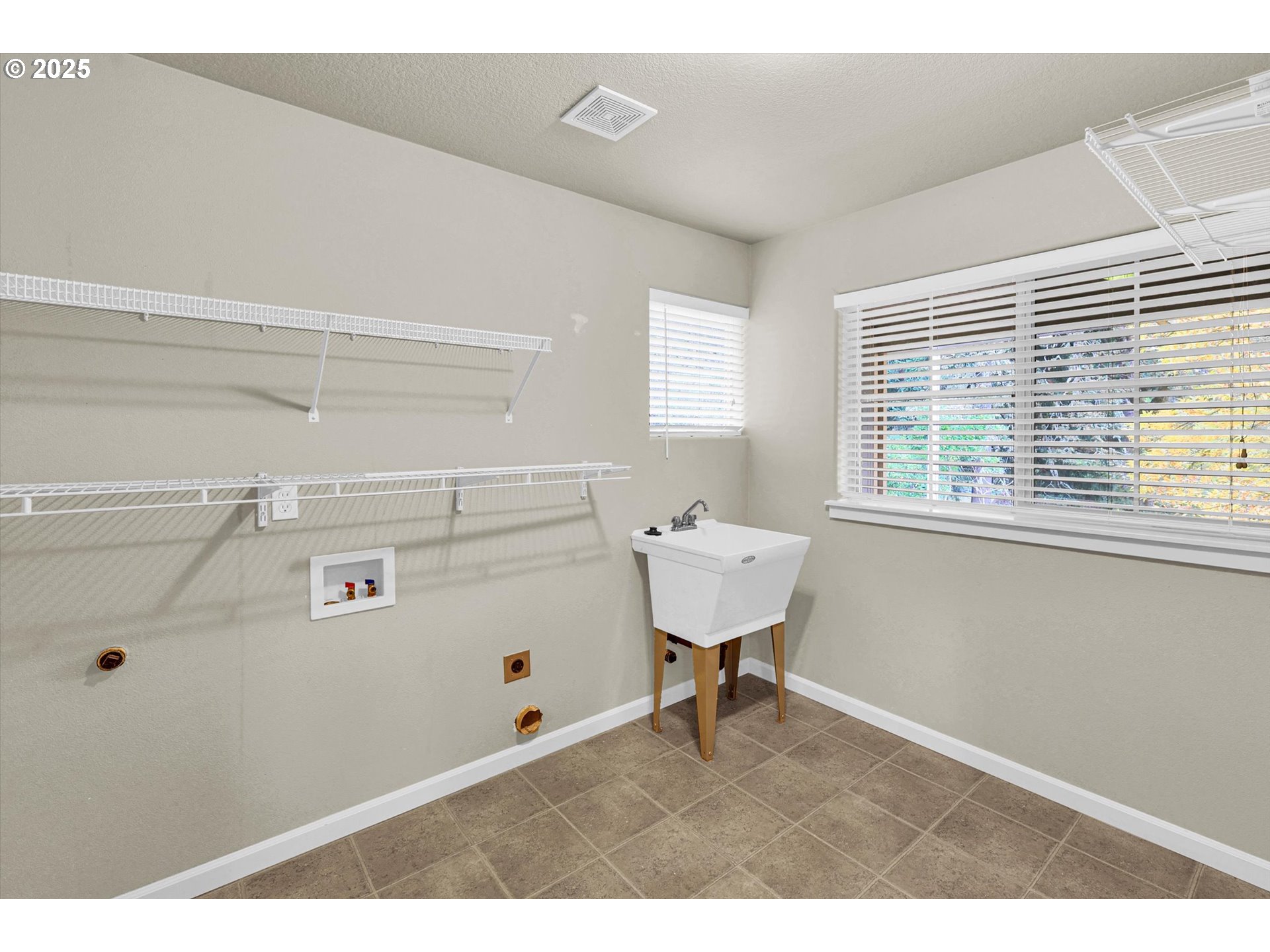 1892 Southwest Willowview Terrace Beaverton, OR 97003 - Photo 36 of 48 a workspace with furniture and window