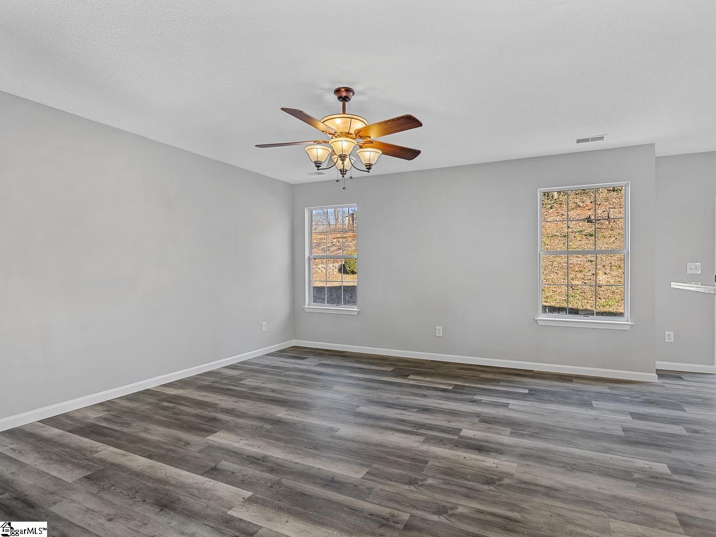 323 Hampton Ridge Drive Greer, SC 29651 - Photo 8 of 32 Gallery Image 8