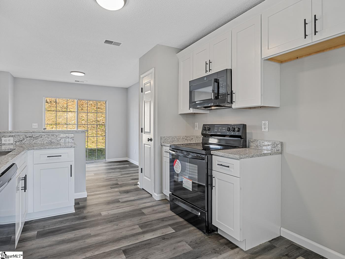 323 Hampton Ridge Drive Greer, SC 29651 - Photo 10 of 32 Gallery Image 10