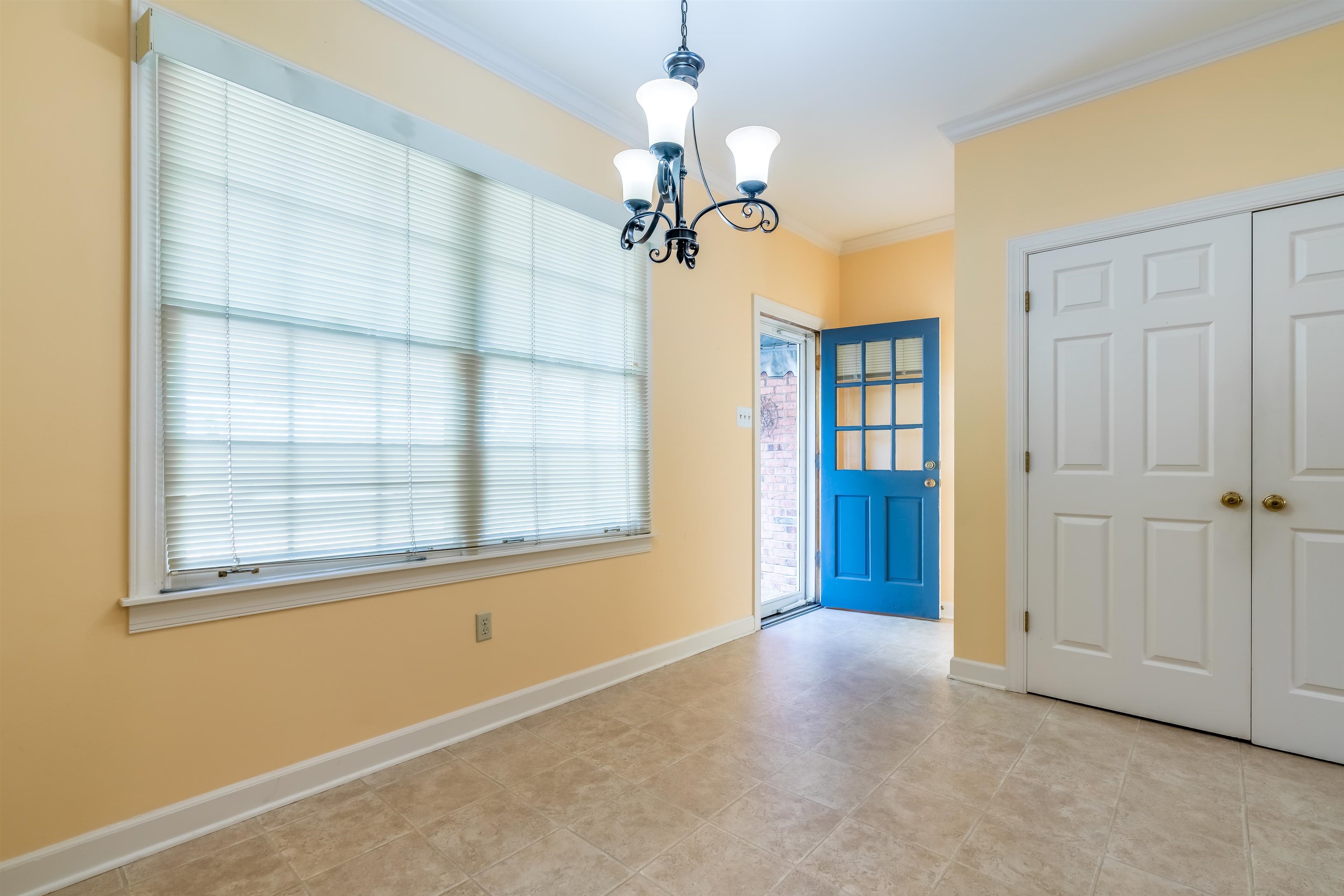 1657 Kimbrough Road, Unit 1657 Germantown, TN 38138 - Photo 13 of 25 a view of an empty room with a window