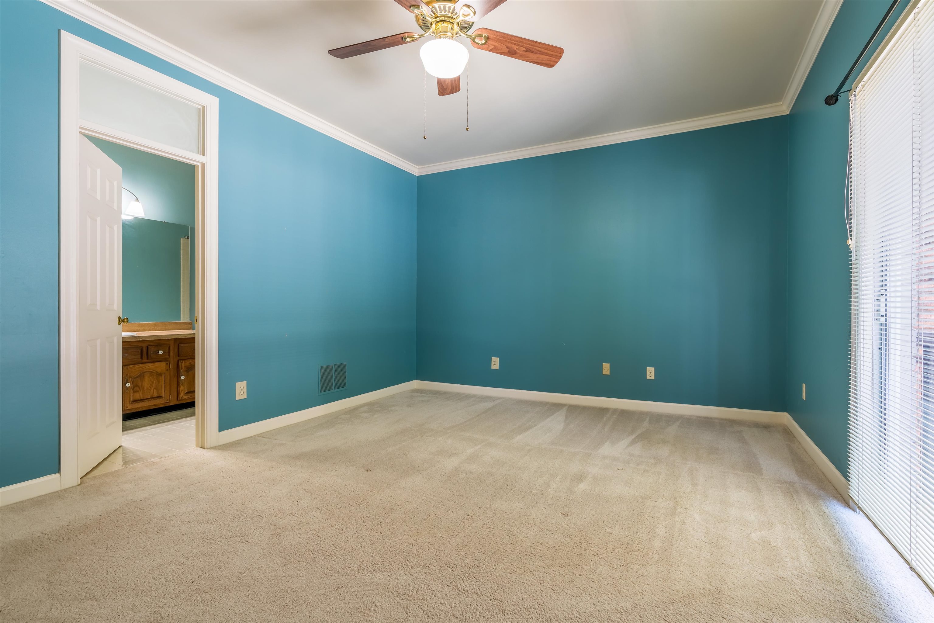1657 Kimbrough Road, Unit 1657 Germantown, TN 38138 - Photo 19 of 25 an empty room with closet and a chandelier fan