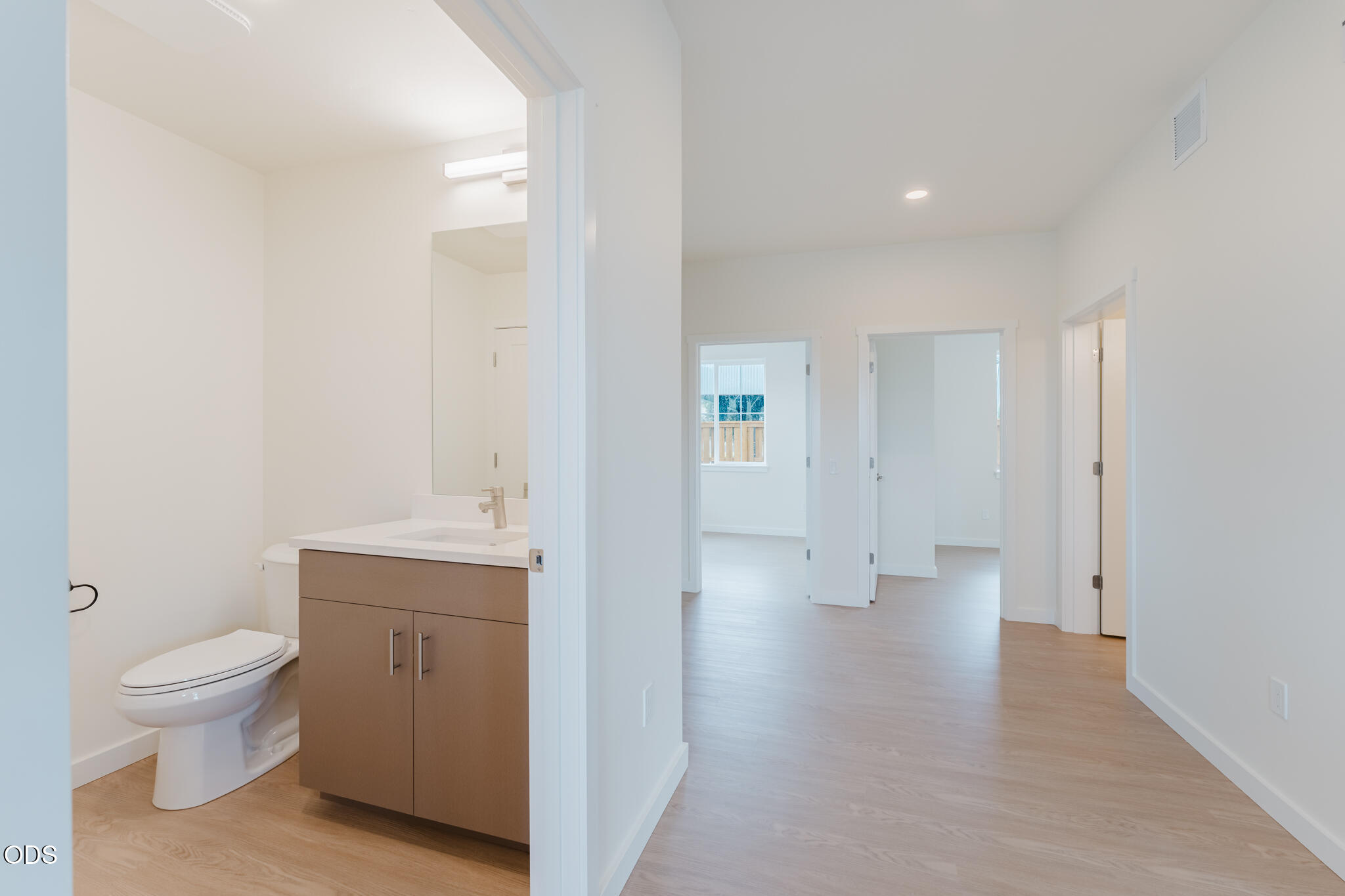 189 Northwest 17th Street, Unit 100 Redmond, OR 97756 - Photo 8 of 21