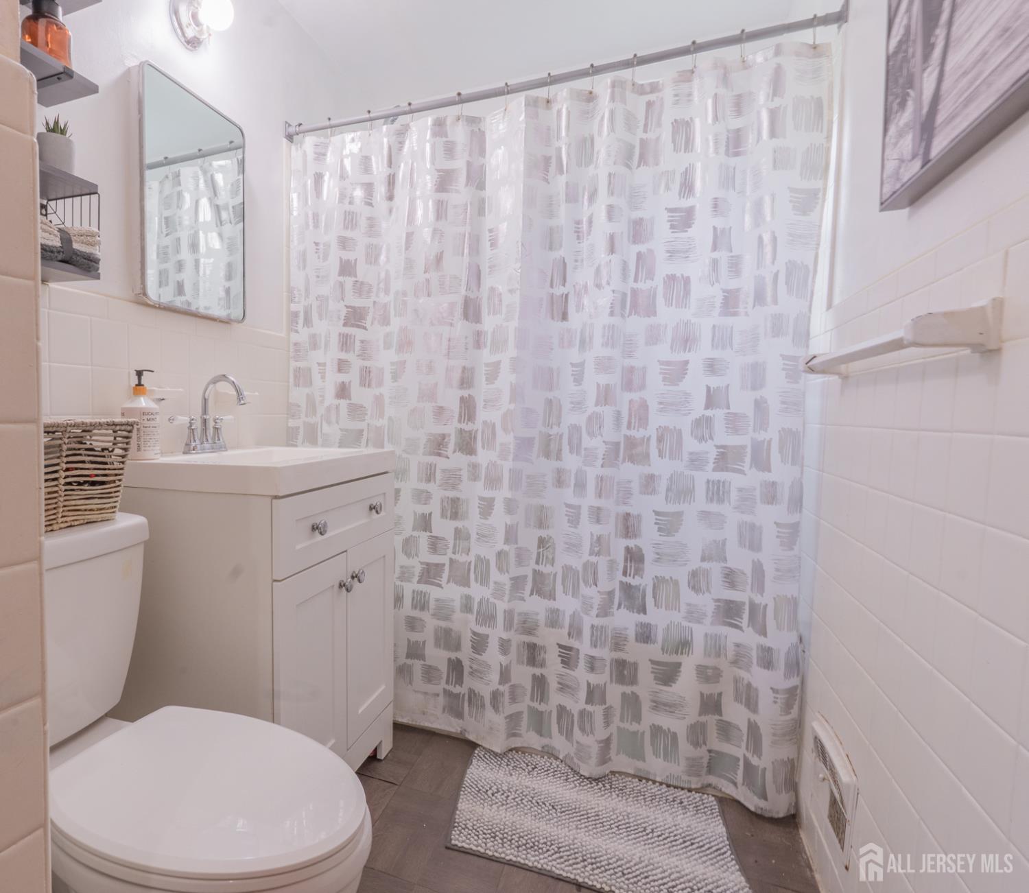 515 Cook Avenue Middlesex, NJ 08846 - Photo 3 of 16