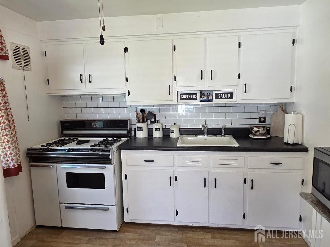 515 Cook Avenue Middlesex, NJ 08846 - Photo 9 of 16