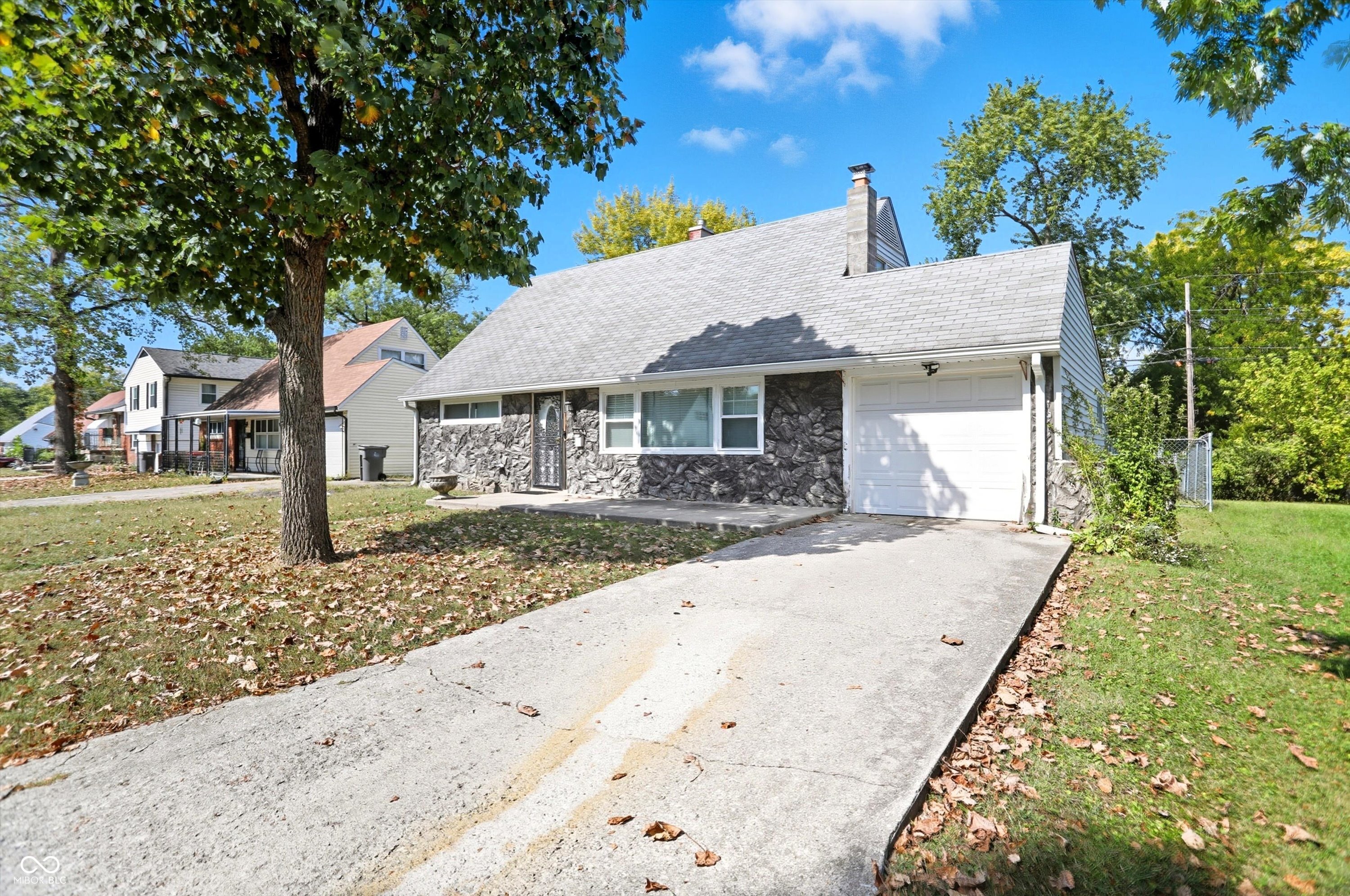 6134 Marilyn Road Indianapolis, IN 46226 - Photo 2 of 29