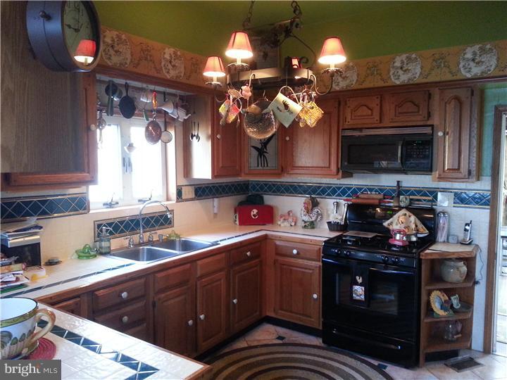 427 County Line Road Huntingdon Valley, PA 19006 - Photo 3 of 11 Kitchen