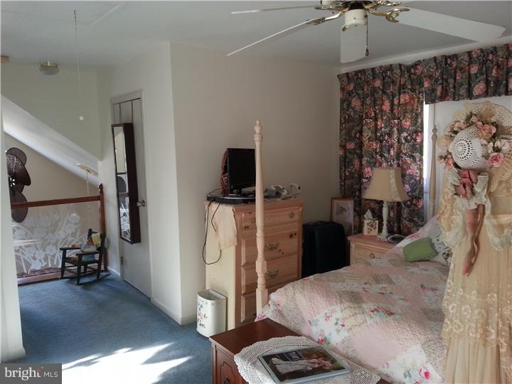 427 County Line Road Huntingdon Valley, PA 19006 - Photo 5 of 11 Bedroom - Main