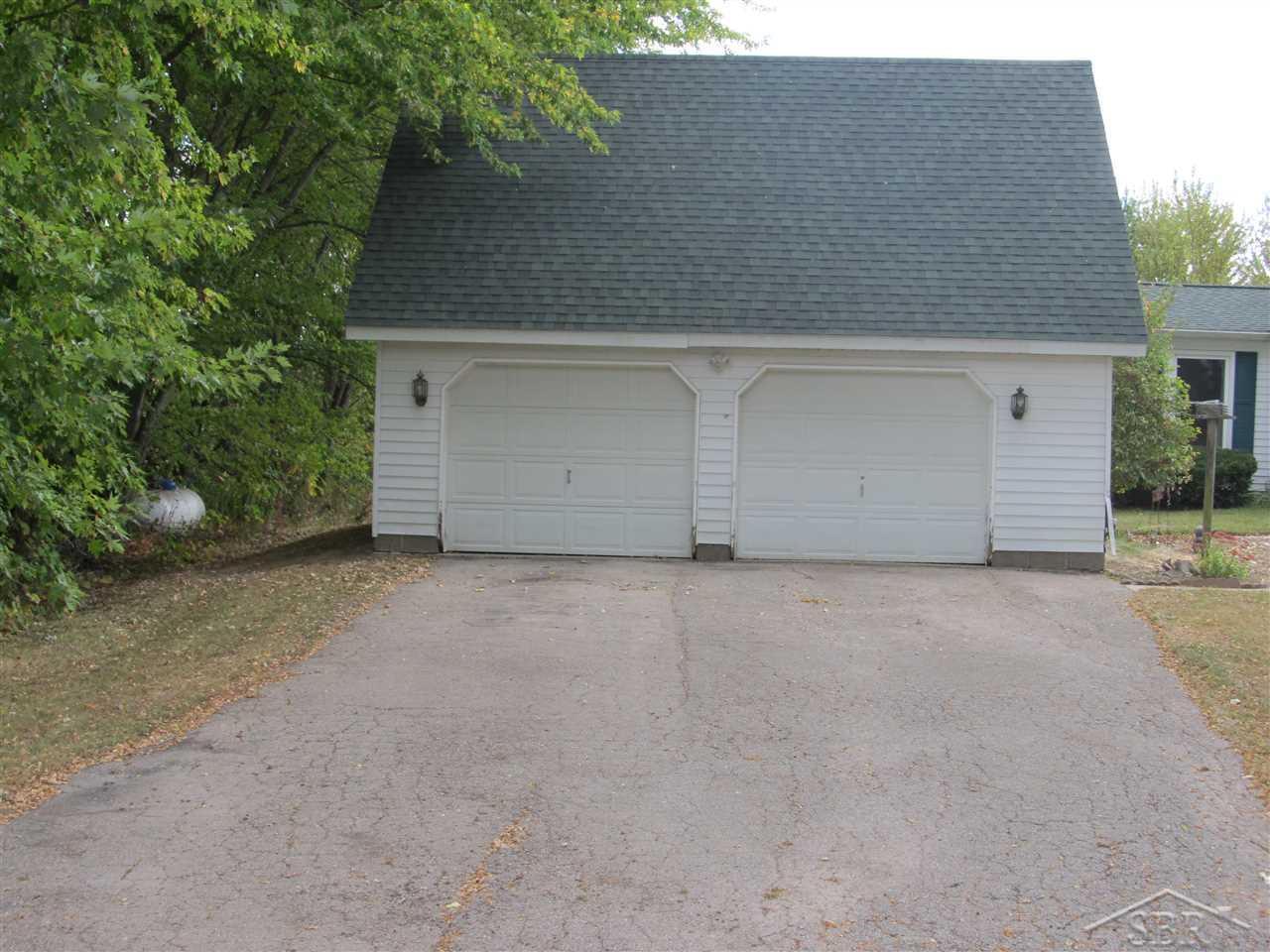 5160 Curve Road Freeland, MI 48623 - Photo 16 of 18 31333826-15.JPG