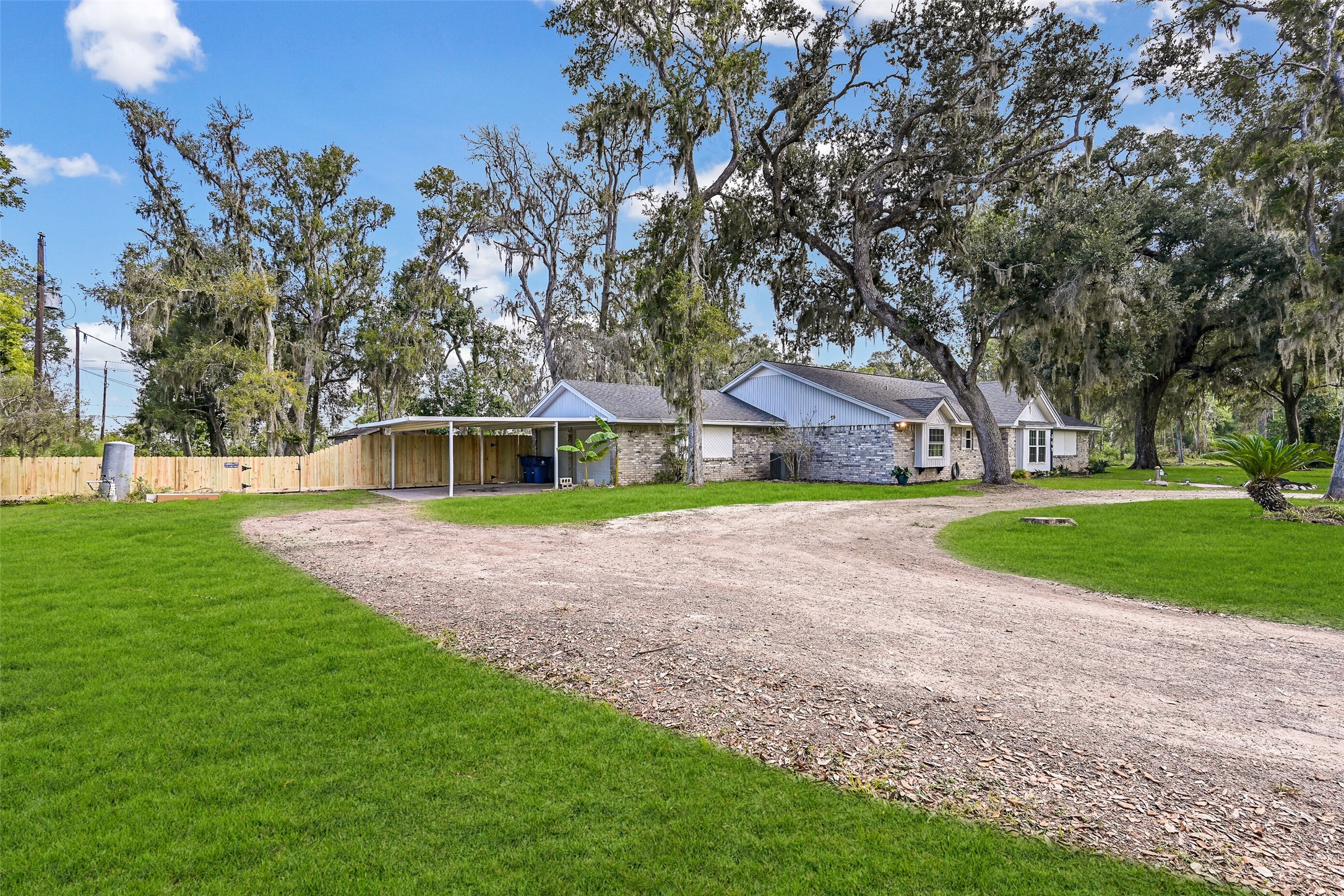 209 Buffalo Trail Lake Jackson, TX 77566 - Photo 4 of 34 a view of outdoor space with garden