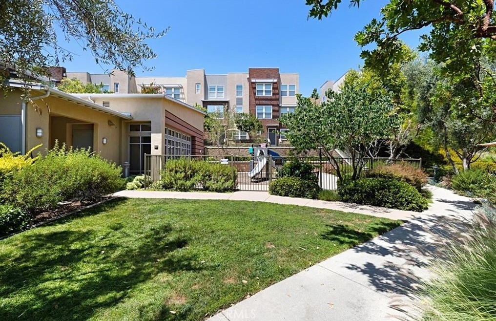 24 Colonial Way Aliso Viejo, CA 92656 - Photo 23 of 27 a view of a big building with garden