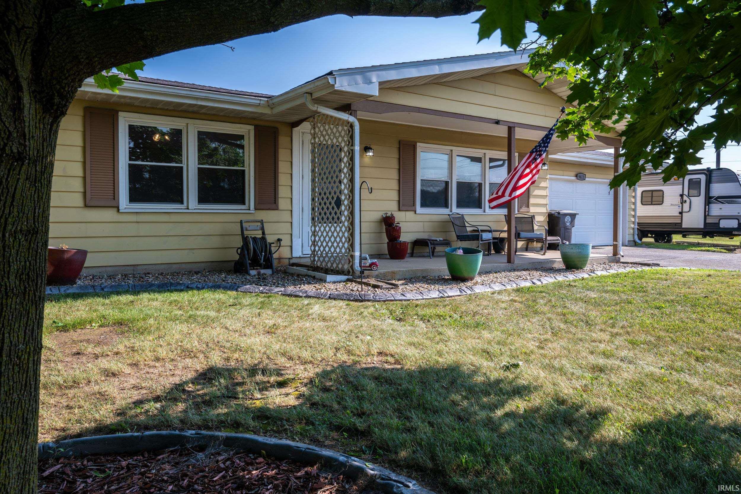 9611 Lima Road Fort Wayne, IN 46818 - Photo 4 of 26