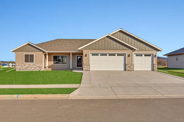 $485,000 | 935 Crockett Drive, Holmen, WI 54636