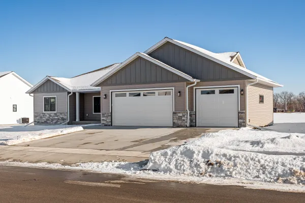 $485,000 | 935 Crockett Drive, Holmen, WI 54636