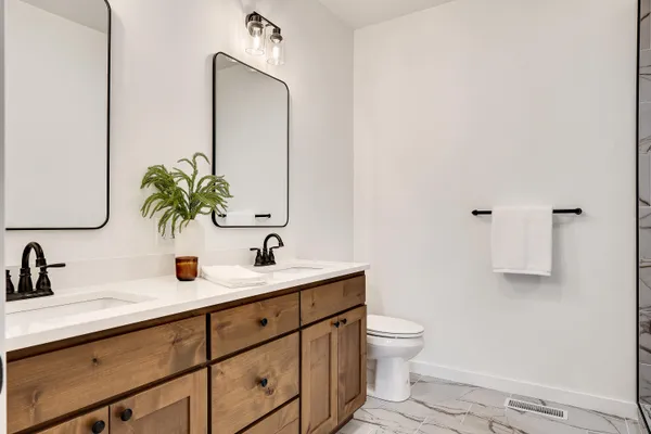 $485,000 | 935 Crockett Drive, Holmen, WI 54636