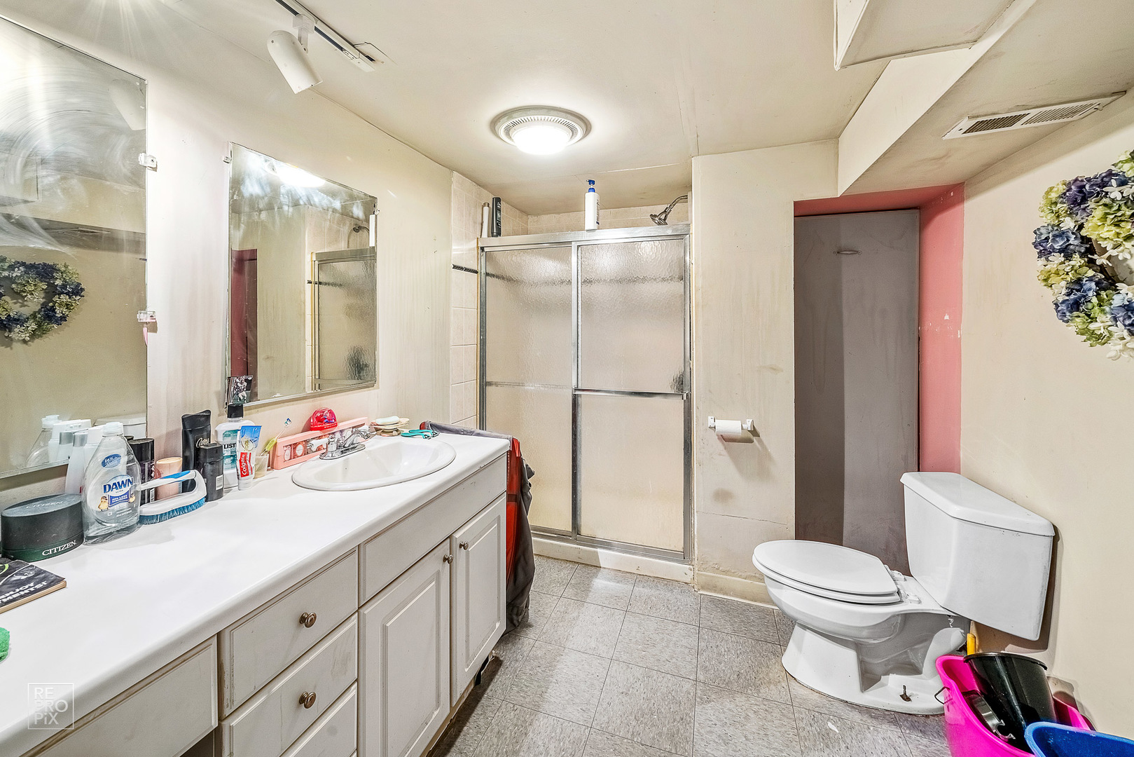 3101 Grove Avenue Berwyn, IL 60402 - Photo 11 of 14 a bathroom with a toilet sink and a mirror
