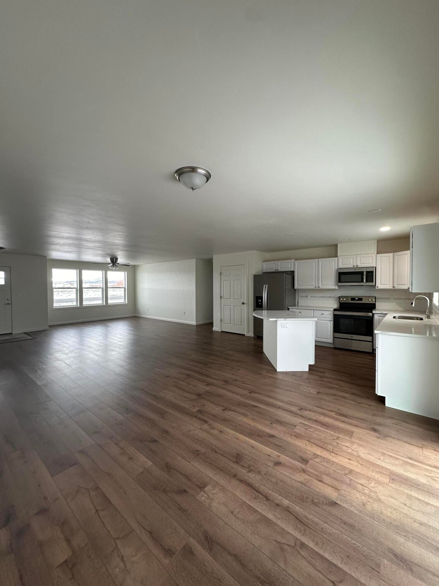 655 Scenic Loop Culver, OR 97734 - Photo 18 of 31 Dining to living