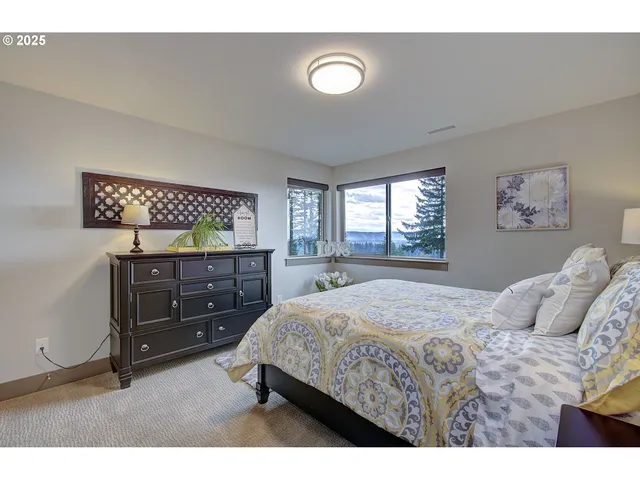 $1,250,000 | 1902 North 18th Court, Washougal, WA 98671