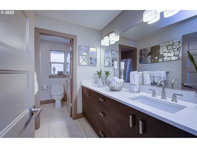 $1,250,000 | 1902 North 18th Court, Washougal, WA 98671