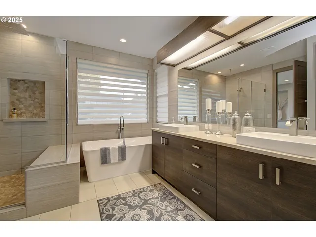 $1,250,000 | 1902 North 18th Court, Washougal, WA 98671