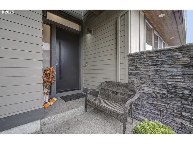 $1,250,000 | 1902 North 18th Court, Washougal, WA 98671