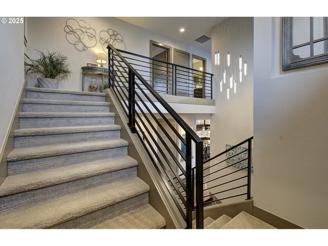 $1,250,000 | 1902 North 18th Court, Washougal, WA 98671