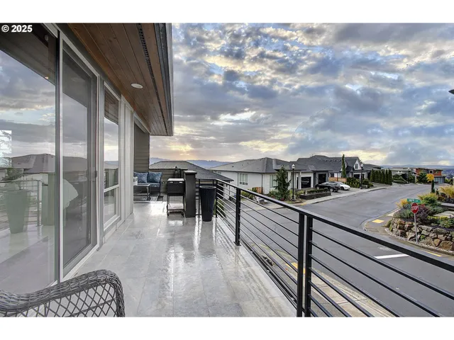 $1,250,000 | 1902 North 18th Court, Washougal, WA 98671