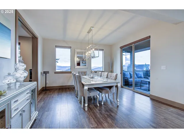 $1,250,000 | 1902 North 18th Court, Washougal, WA 98671