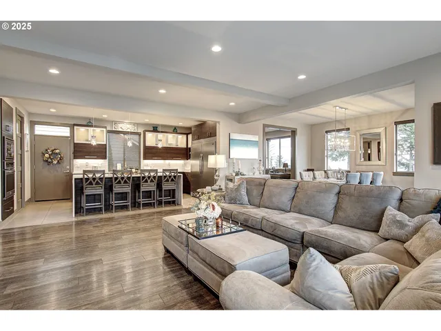 $1,250,000 | 1902 North 18th Court, Washougal, WA 98671